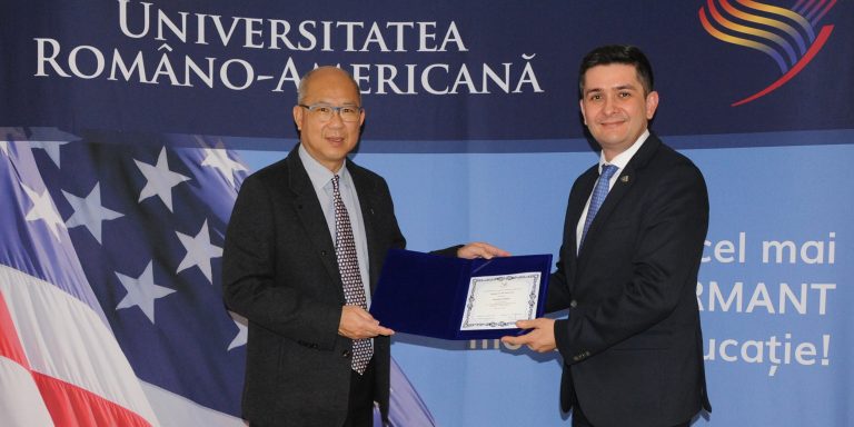 2022__Kim Fam – Emerit_BannerWeb